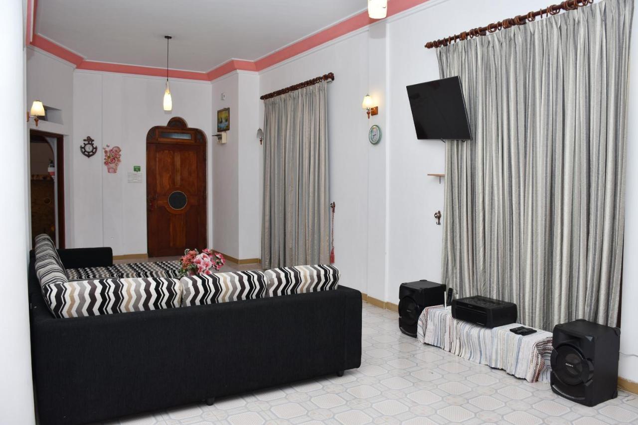 Roshan Guest House Нувара-Элия Экстерьер фото